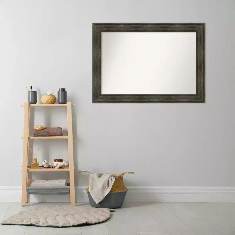 Specchio da parete rettangolare con cornice nera in carboncino, singolo