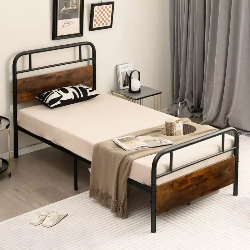 Struttura Letto a Piattaforma in Metallo Industriale Nera e Marrone Rustico con Testiera