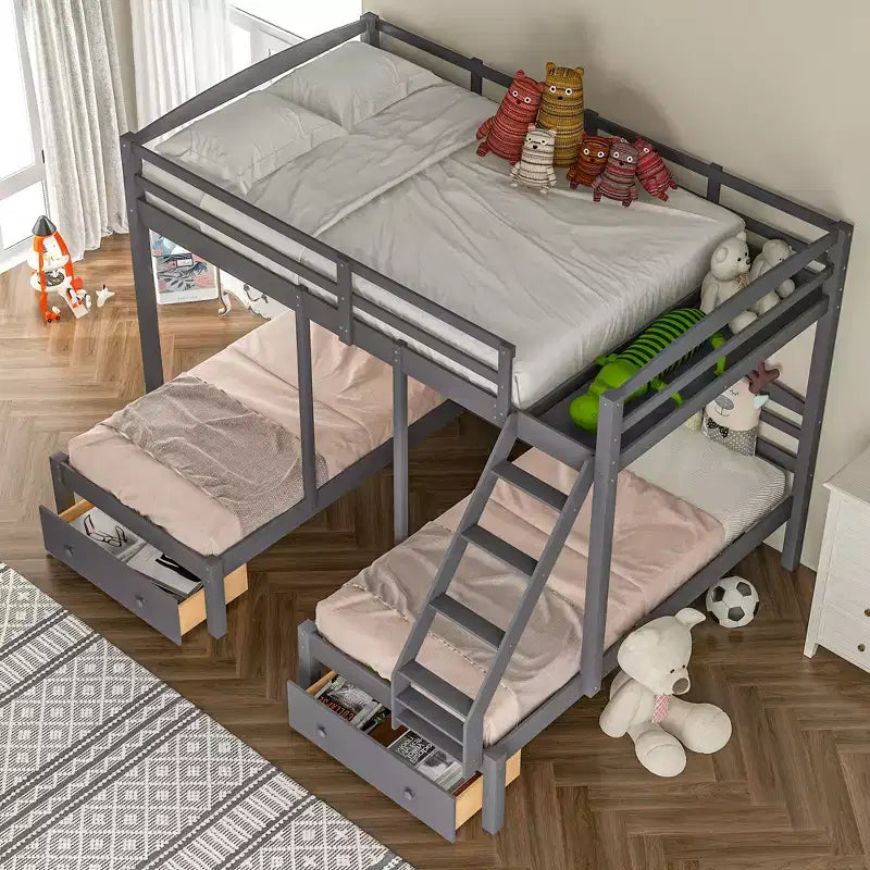 Letto a castello triplo bianco con cassetti, a una piazza e mezza sopra e due letti singoli, 3 posti letto