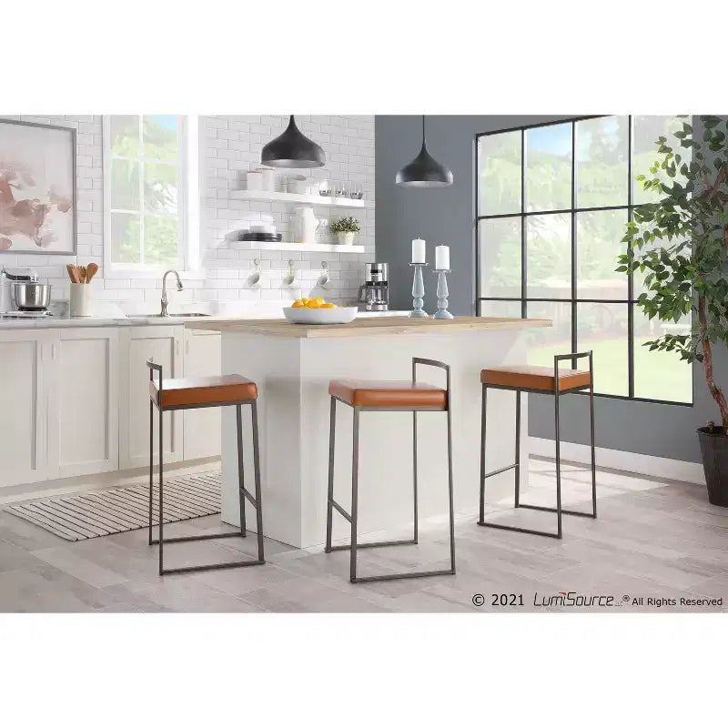 Sgabelli impilabili altezza bancone, finta pelle e acciaio, set da 2 – Cammello / Oro / Bianco