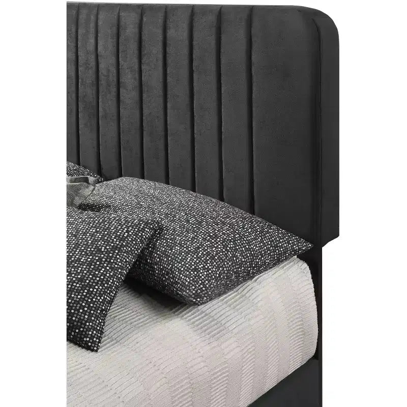 Letto King in velluto trapuntato a canali nero/grigio per 2 persone